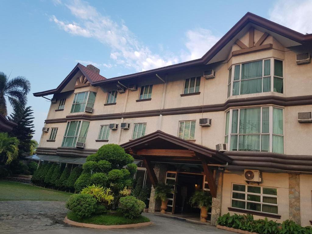 Chocolate And Berries Hotel Baliuag Exterior photo